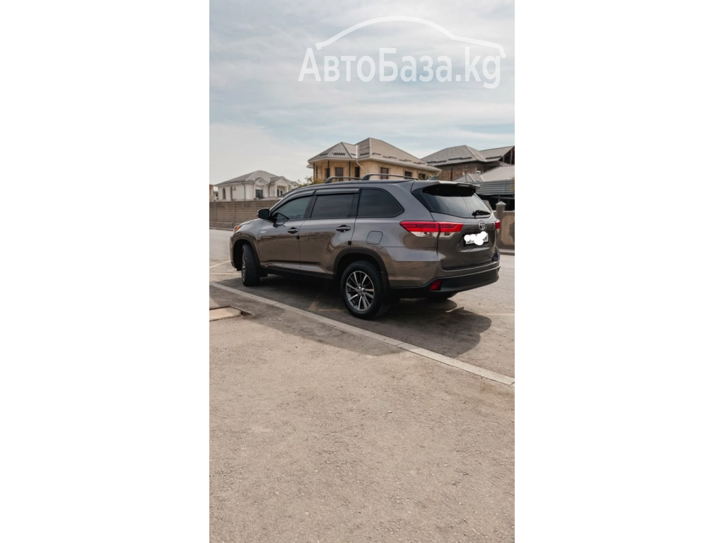 Toyota Highlander 2017 года за ~2 456 300 сом