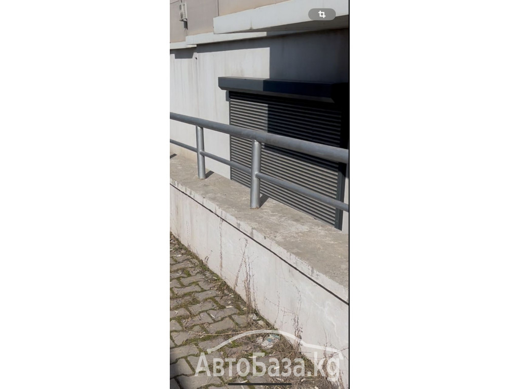 Помещение коммерческое. Продаю  первый этаж, 1-я линия, по ул. Ахунбаева 