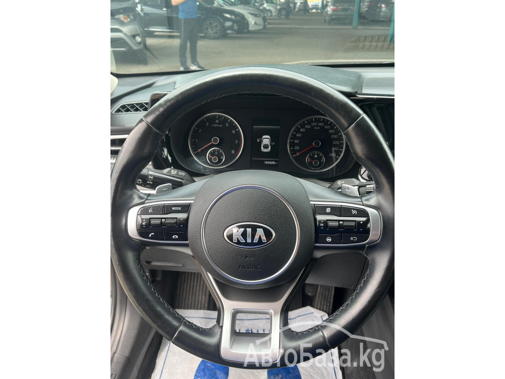 Kia K5 2017 года за 17 900 сом