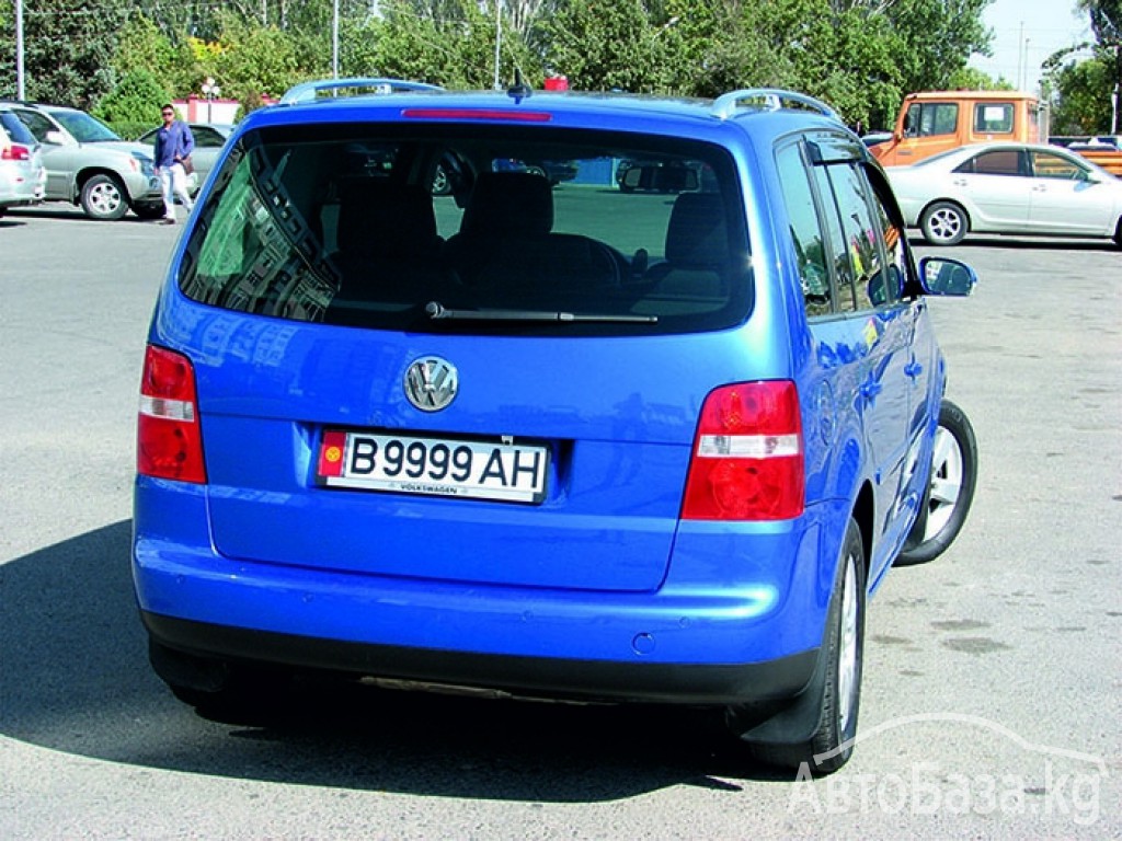 Volkswagen Touran 2005 года за 10 000$