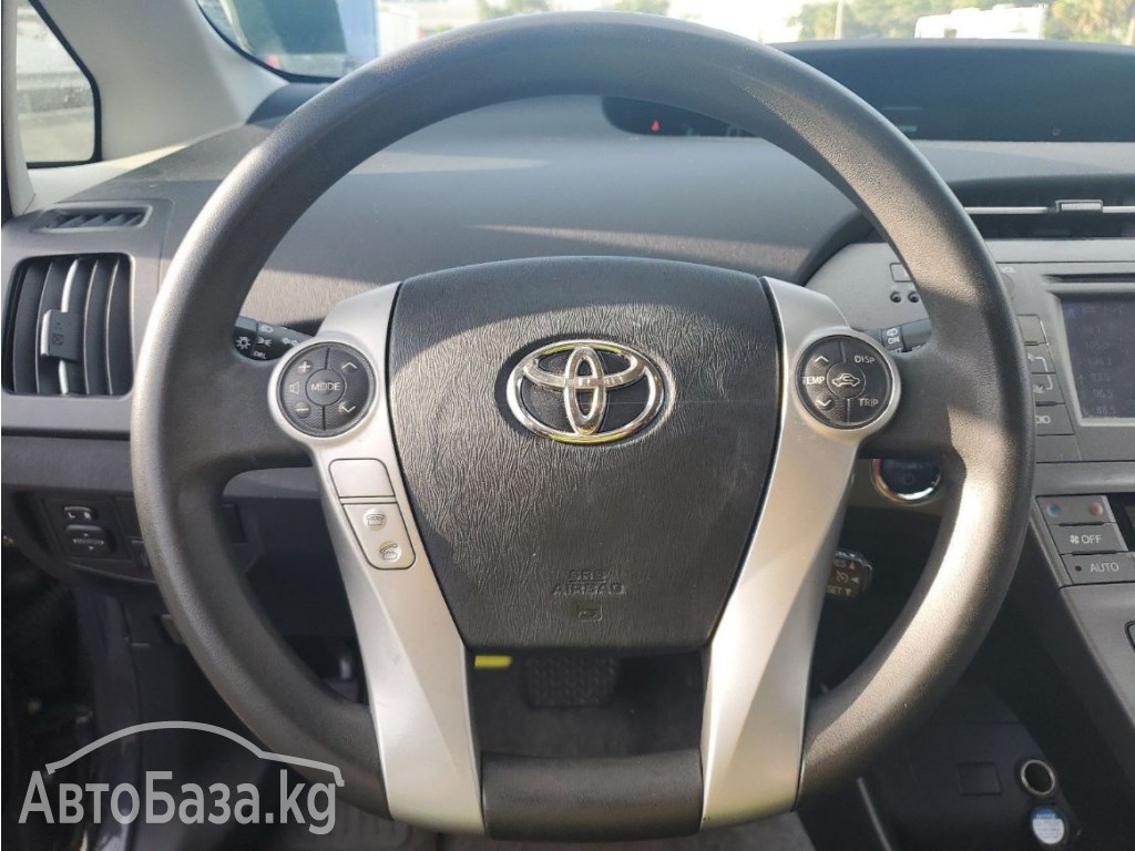 Toyota Prius 2015 года за ~1 172 600 сом