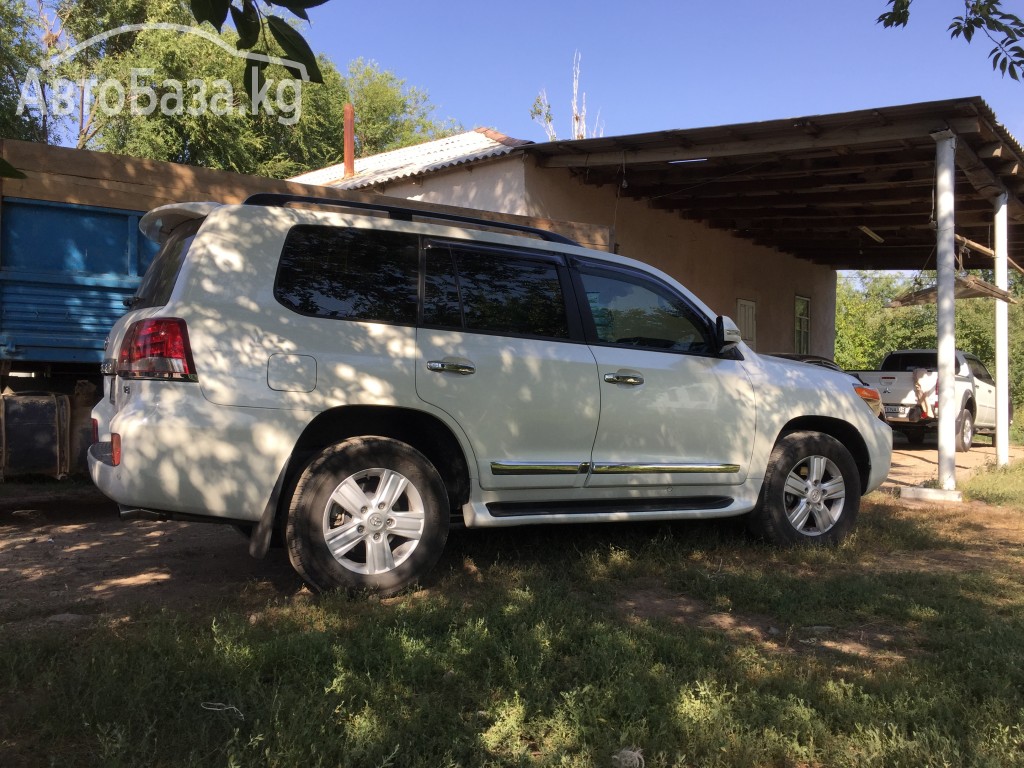 Toyota Land Cruiser 2014 года за ~17 391 400 тг