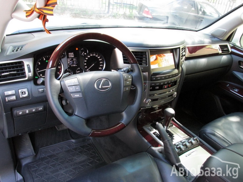 Lexus LX 2013 года за 3 952 221 сом