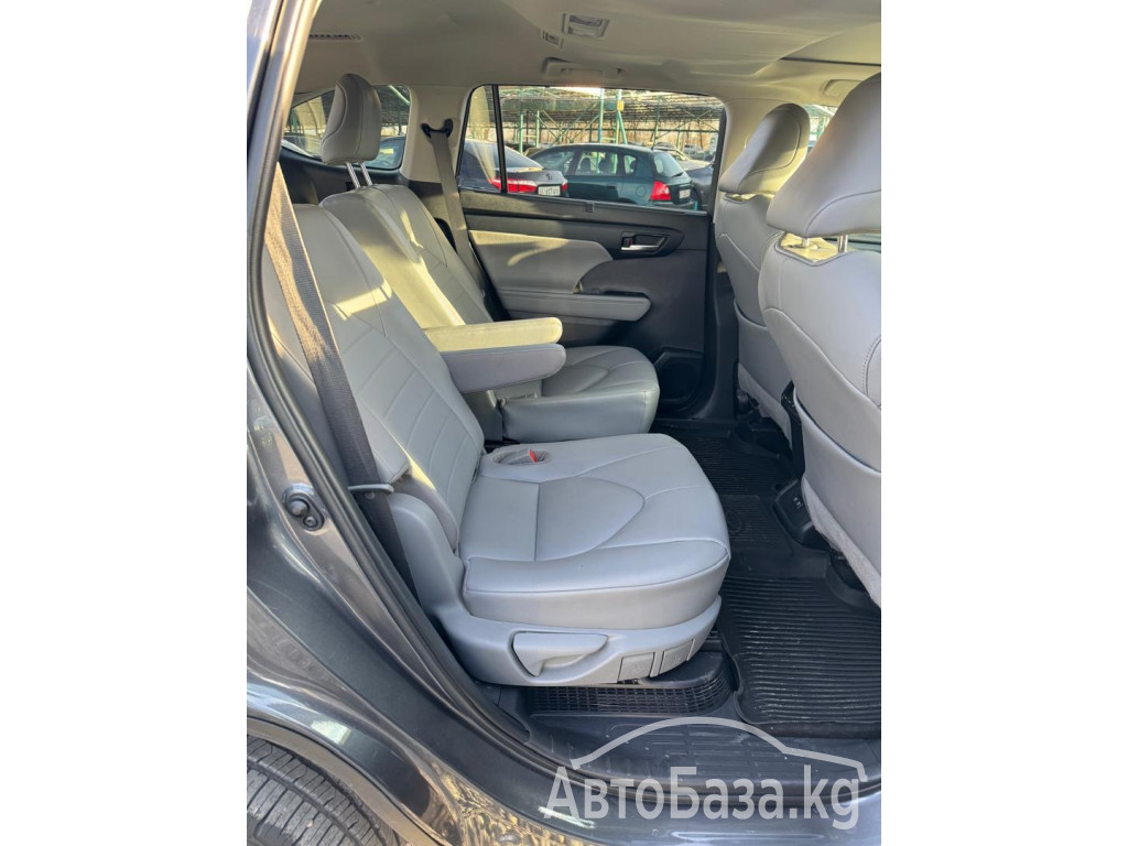 Toyota Highlander 2017 года за ~3 304 400 сом