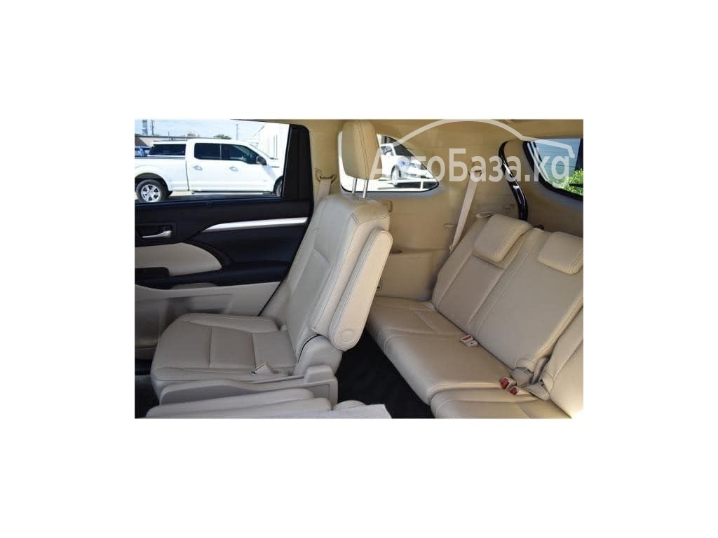 Toyota Highlander 2015 года за ~2 456 900 сом