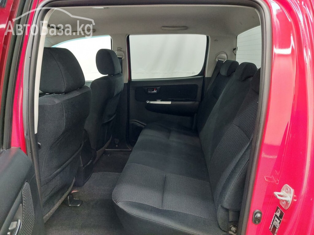 Toyota Hilux 2015 года за ~2 603 500 сом