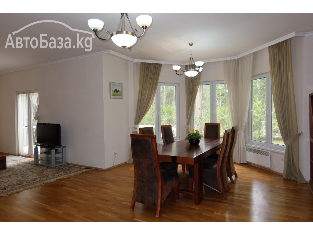 Сдается коттедж на Иссык-Куле , с. Бостери, первая линия,4 спальни!