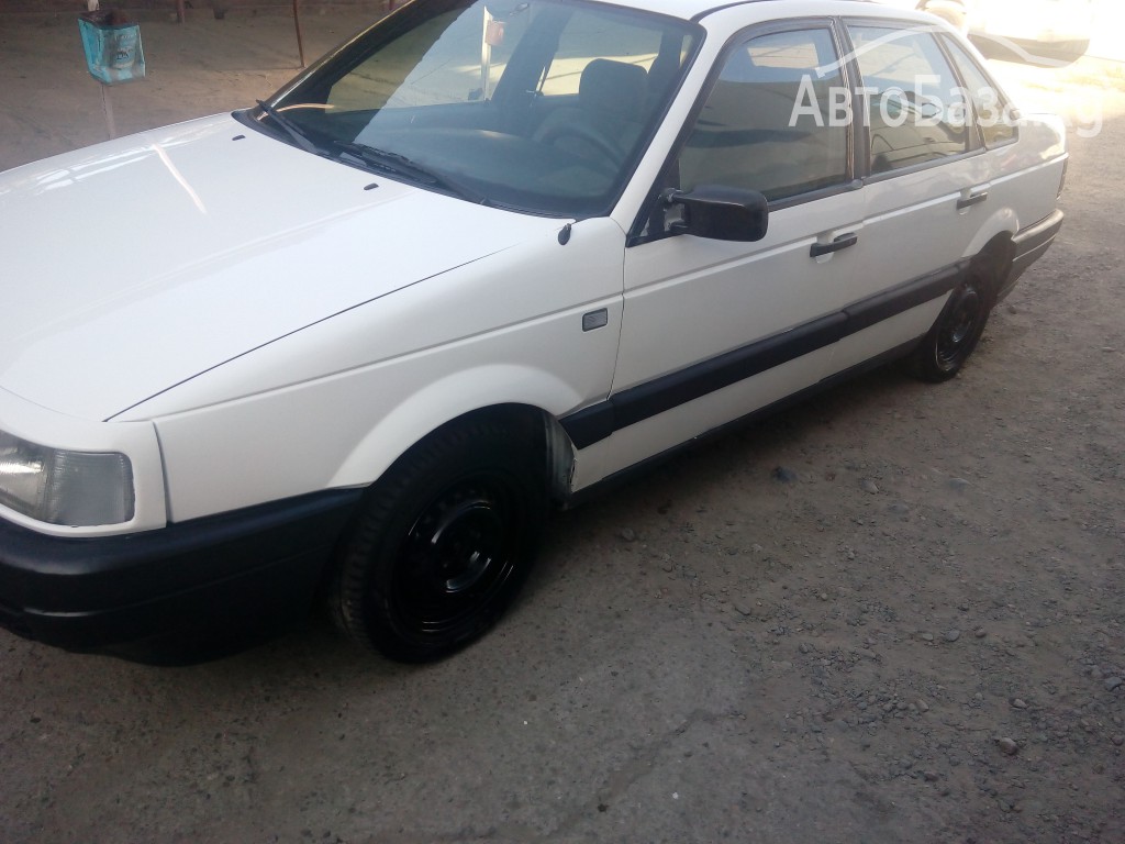 Volkswagen Passat 1988 года за 120 000 сом