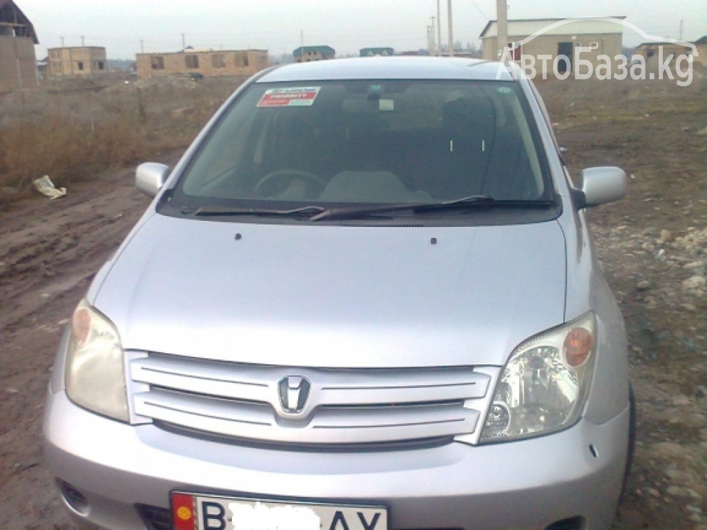 Toyota Ist 2003 года за ~396 600 сом