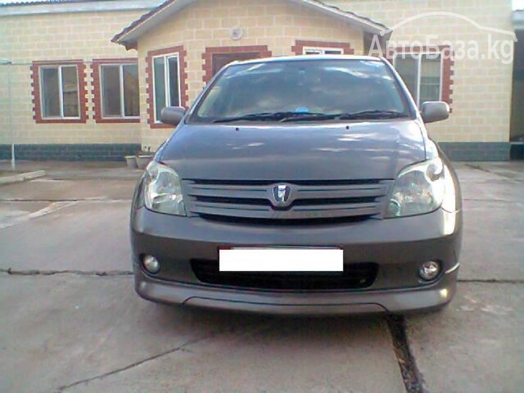 Toyota Ist 2004 года за ~405 200 сом