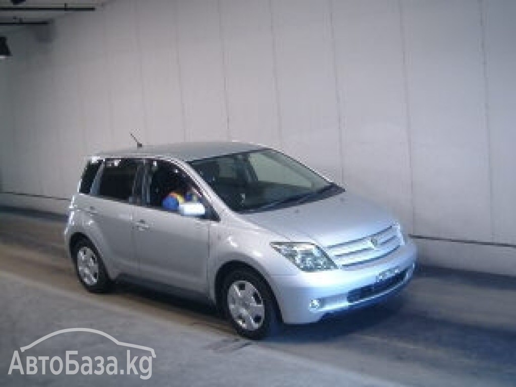 Toyota Ist 2004 года за ~388 000 сом