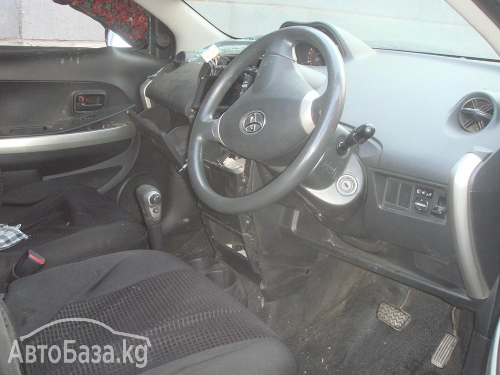 Toyota Ist 2003 года за ~191 600 сом