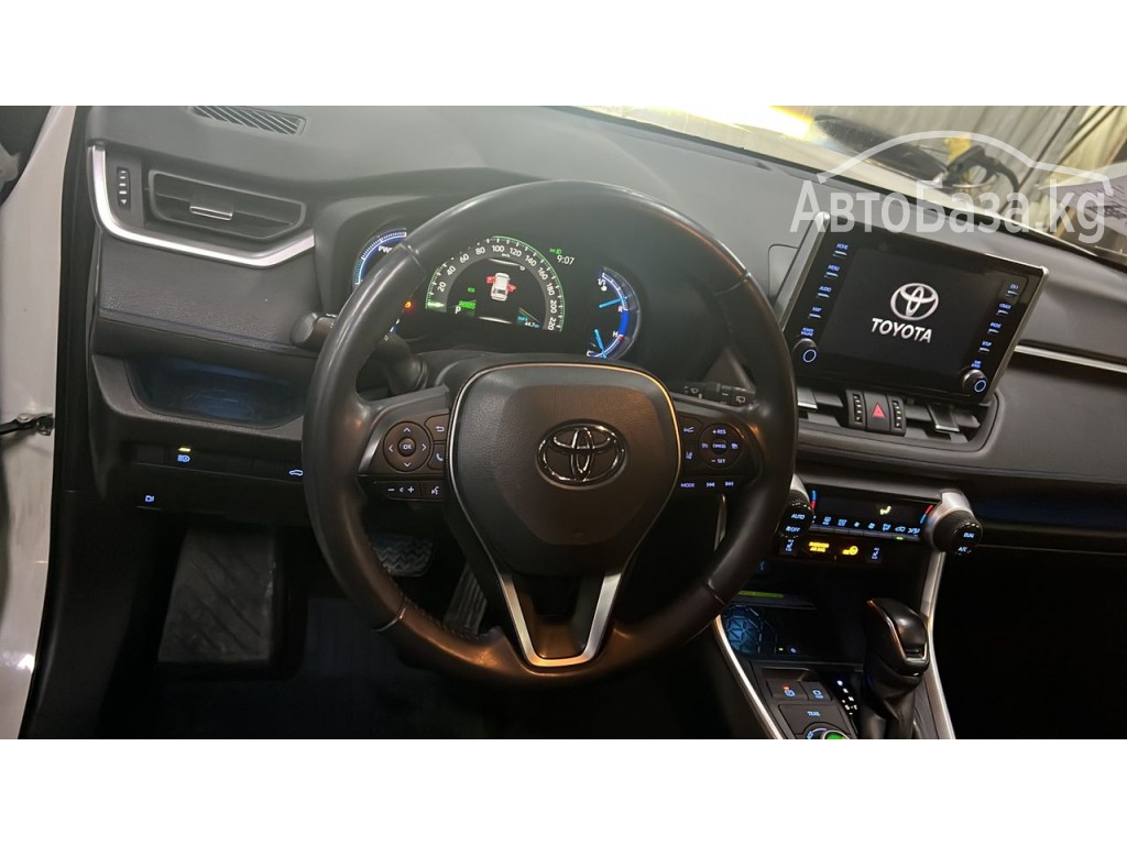 Toyota RAV4 2017 года за ~3 571 500 сом