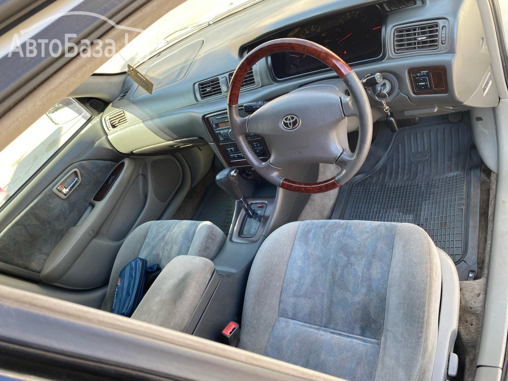Toyota Camry 2000 года за ~300 900 руб.