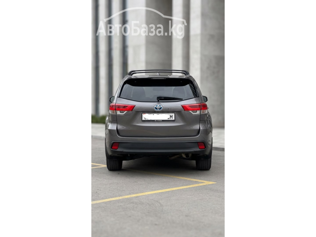 Toyota Highlander 2017 года за ~2 456 300 сом