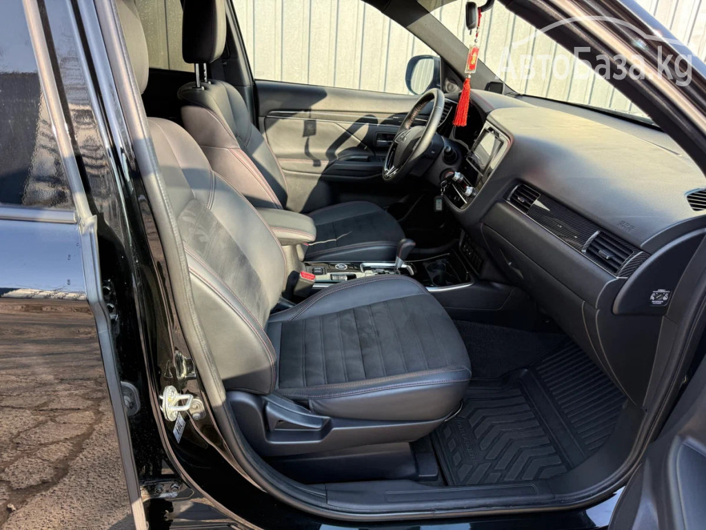 Mitsubishi Outlander 2017 года за ~2 061 500 сом