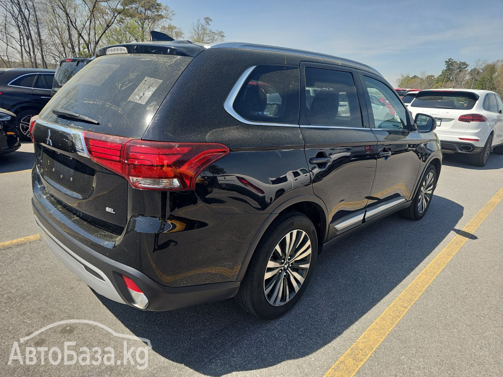 Mitsubishi Outlander 2017 года за 1 900 000 сом