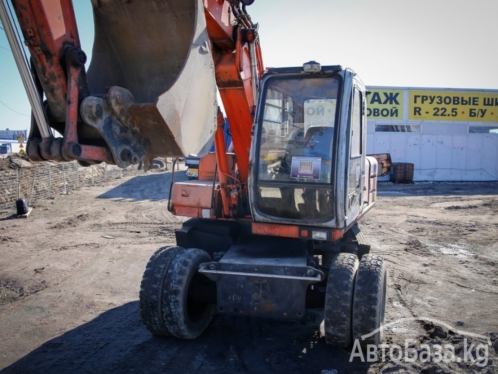 Экскаватор Hitachi  EX135