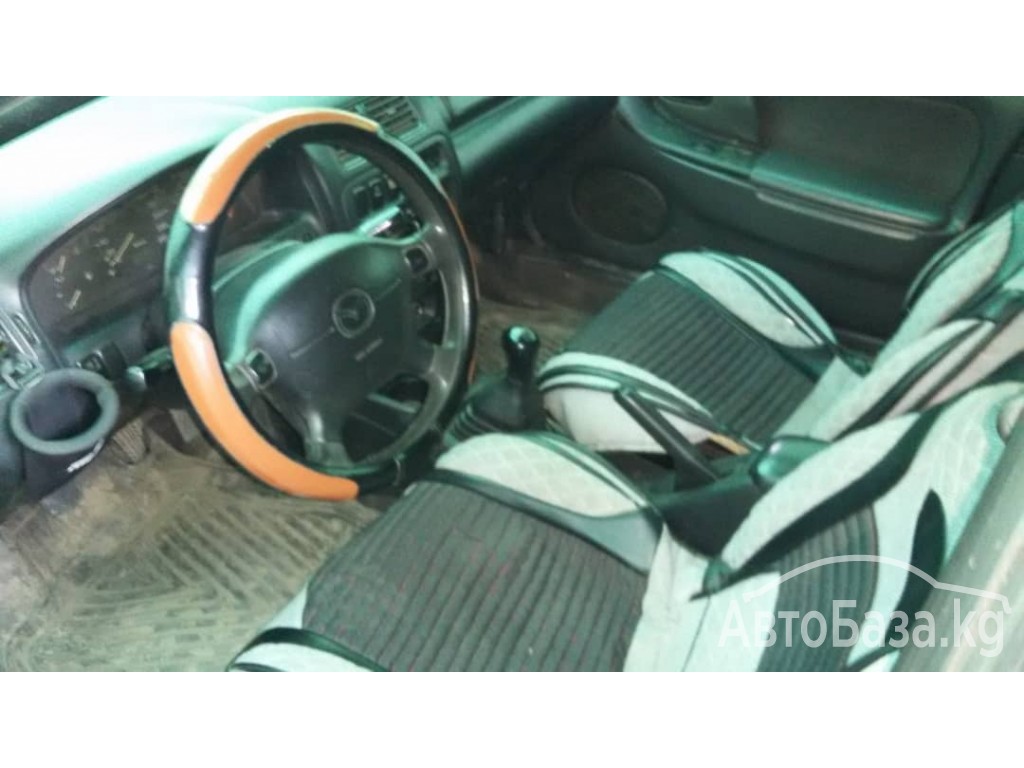 Mazda 323 1998 года за 110 000 сом