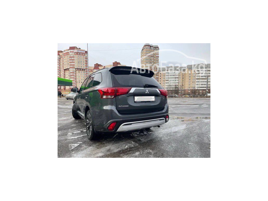 Mitsubishi Outlander 2017 года за ~2 368 500 сом