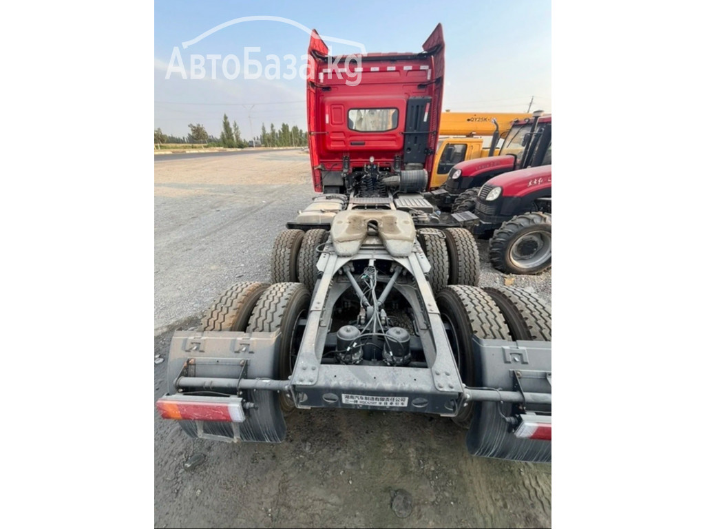 Тягач Shaanxi Sany