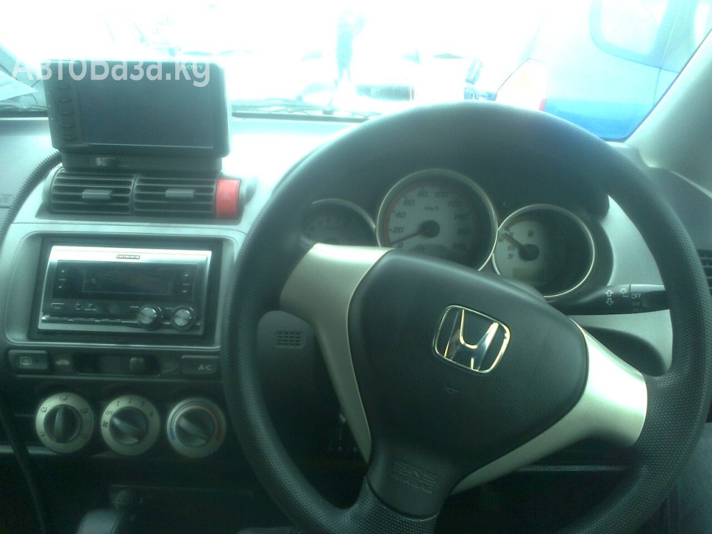 Honda Fit 2004 года за ~348 700 руб.