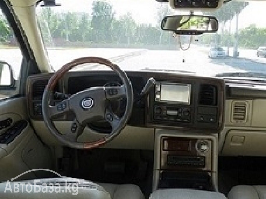 Cadillac Escalade 2004 года за ~2 566 400 сом