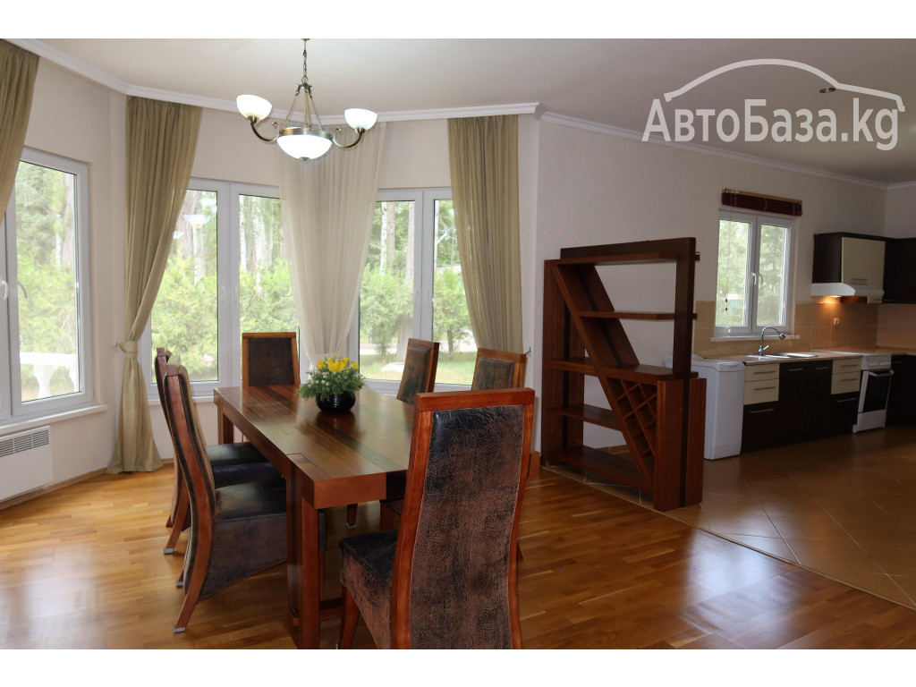 Сдается коттедж на Иссык-Куле , с. Бостери, первая линия,4 спальни!