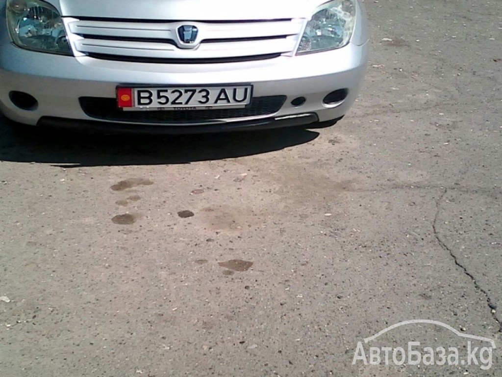 Toyota Ist 2003 года за ~327 600 сом