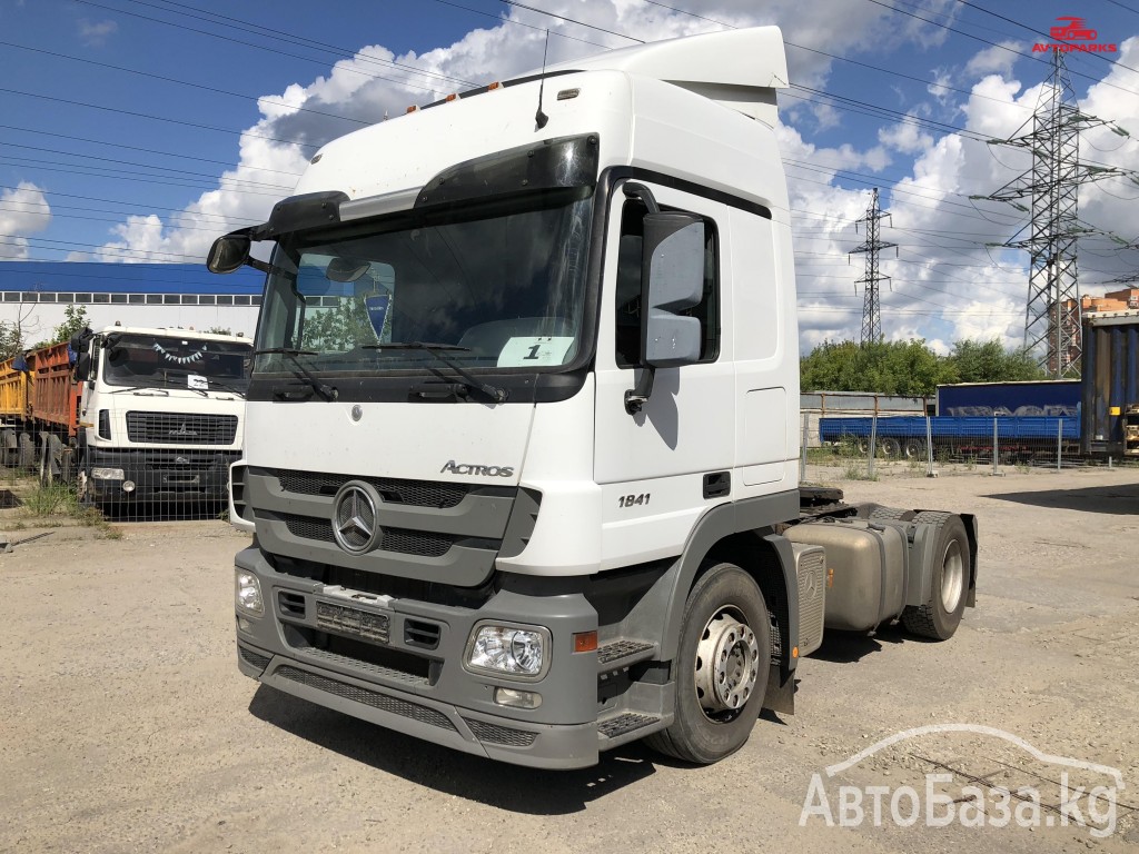 Тягач Mercedes-Benz Actros