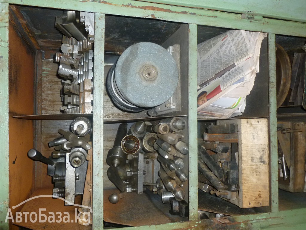 Продаю токарно –затыловочный  станок ДН-250 и инструменты 