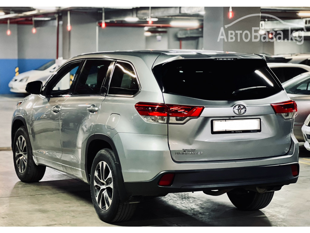 Toyota Highlander 2017 года за ~2 260 000 сом