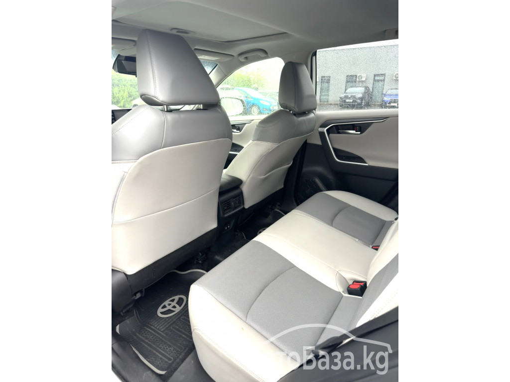 Toyota RAV4 2017 года за ~1 904 400 сом