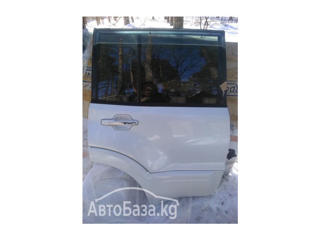 дверь правая задняя mitsubishi pajero 3