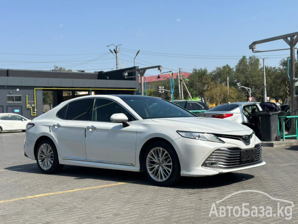 Toyota Camry 2017 года за 27 000 сом