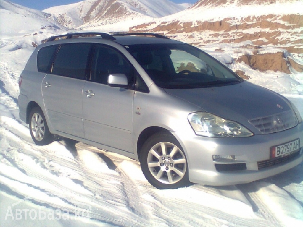 Toyota Avensis Verso 2004 года за ~601 800 сом