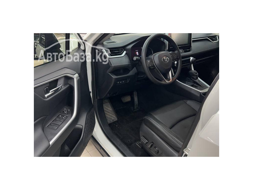 Toyota RAV4 2017 года за ~1 965 000 сом