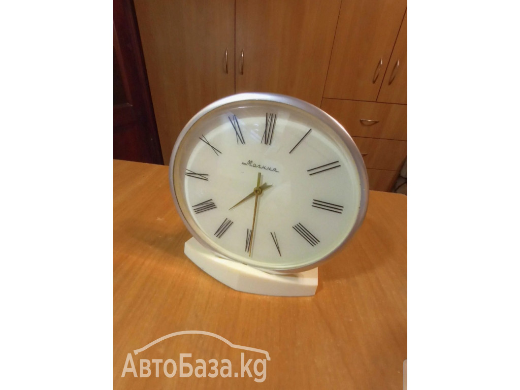 Продаю настольные часы СССР.Название часов Молния Б/У состояние хорошее.