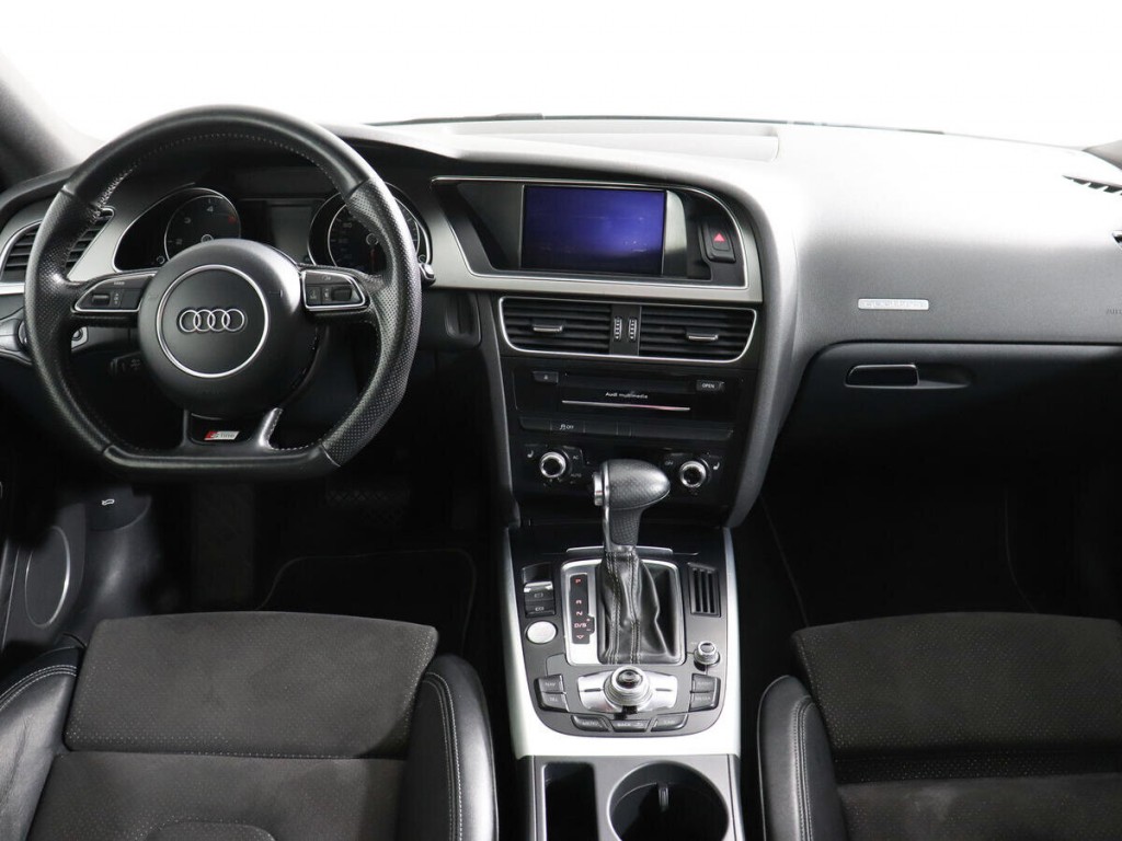 Audi A5 2012 года за ~10 409 100 тг