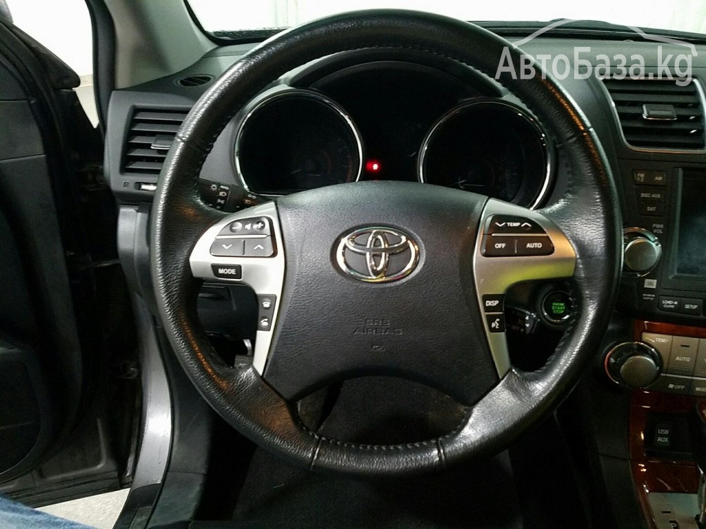 Toyota Highlander 2012 года за ~1 283 200 сом
