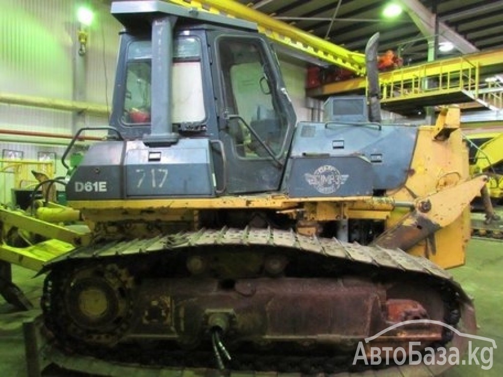 Бульдозер Komatsu D61E-12