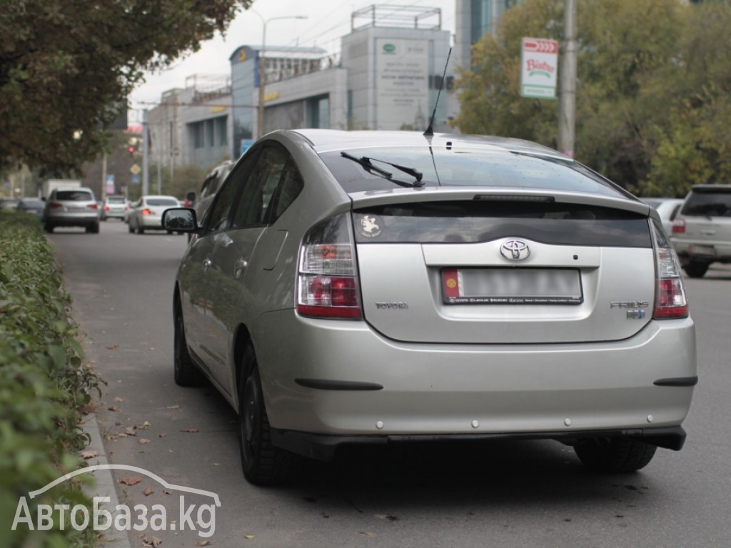 Toyota Prius 2005 года за ~750 000 сом