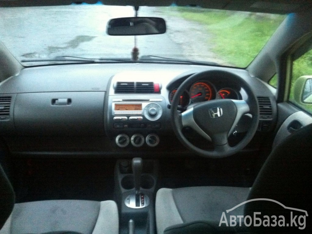 Honda Fit 2005 года за ~252 100 руб.