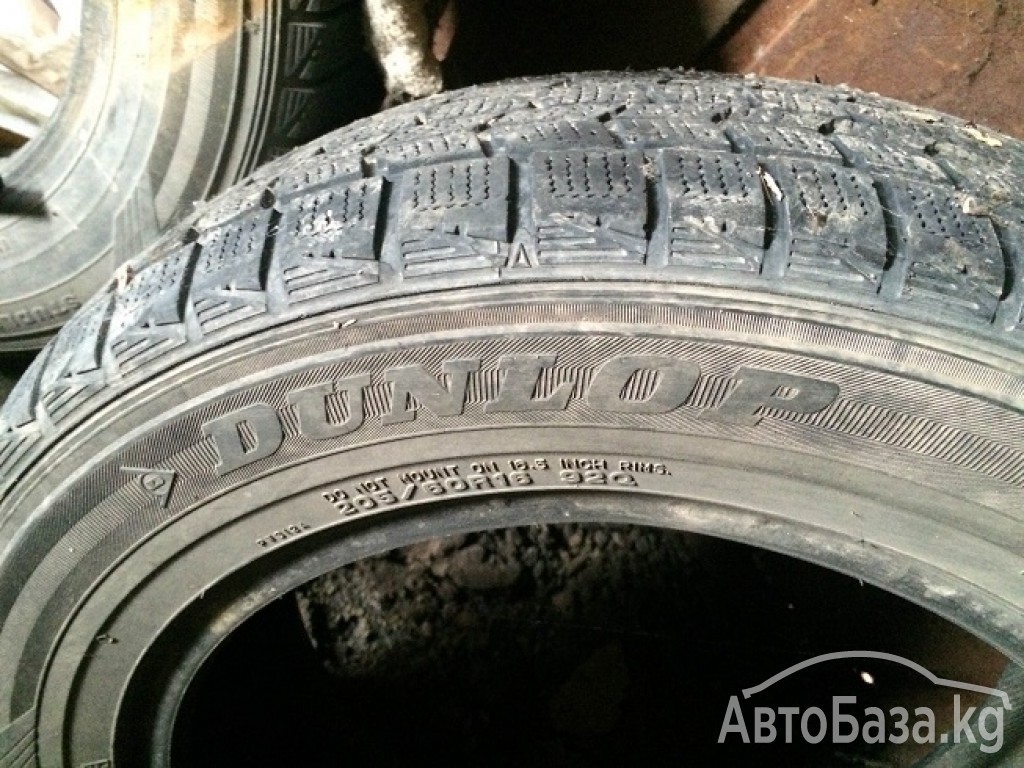 Продам комплект хорошей зимней резины фирмы Dunlop. 
Размер: R16 205/60
С