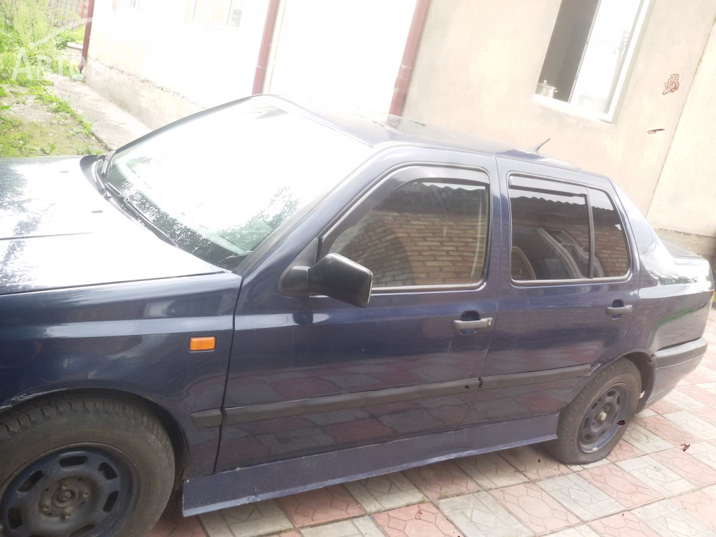 Volkswagen Vento 1992 года за 90 000 сом