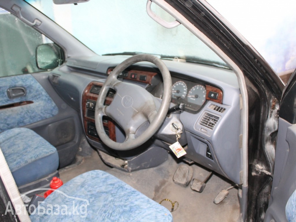 Toyota Noah 1998 года за ~291 000 руб.