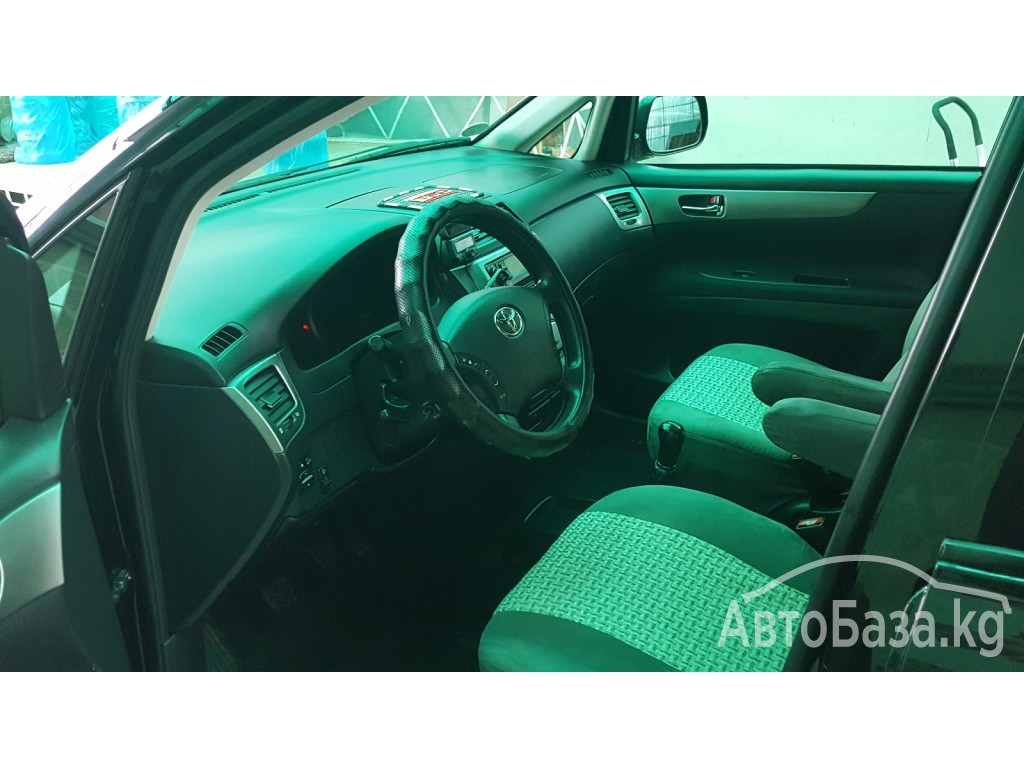 Toyota Avensis Verso 2004 года за ~708 000 сом