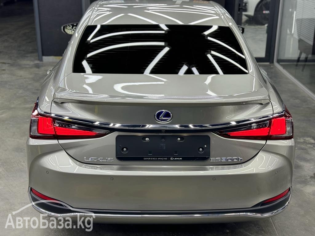 Lexus ES 2017 года за ~4 026 600 сом