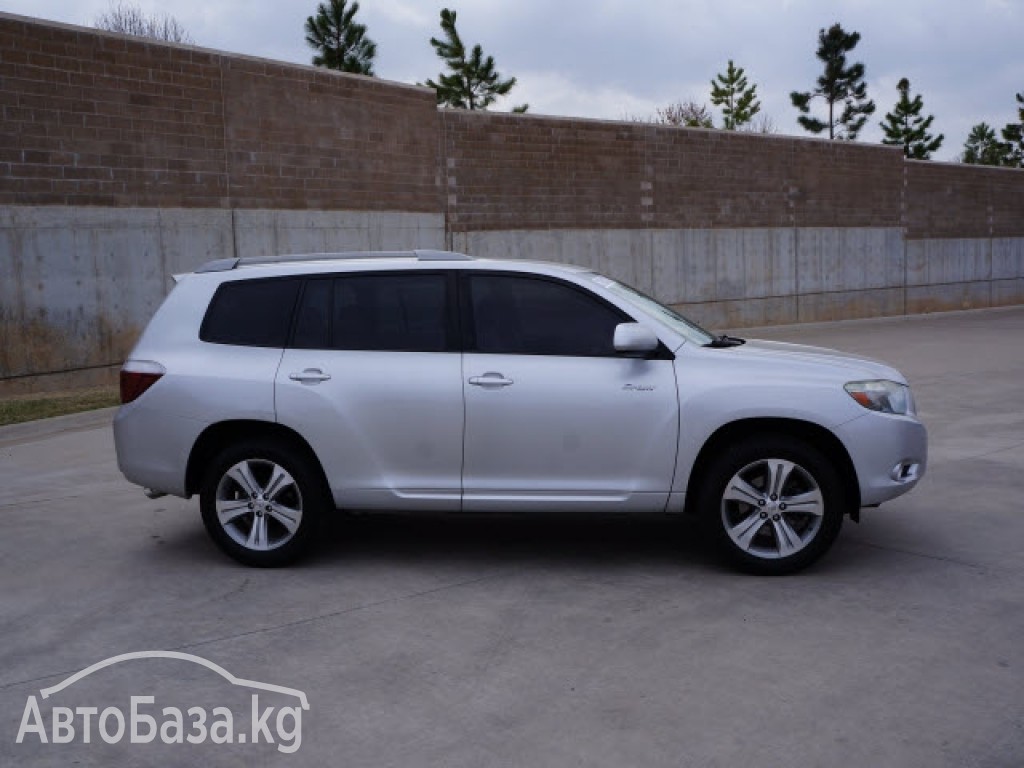 Toyota Highlander 2011 года за ~819 000 сом