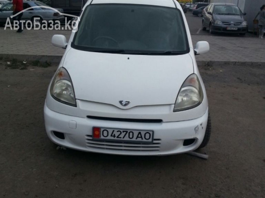 Toyota Fun Cargo 2000 года за ~327 300 руб.